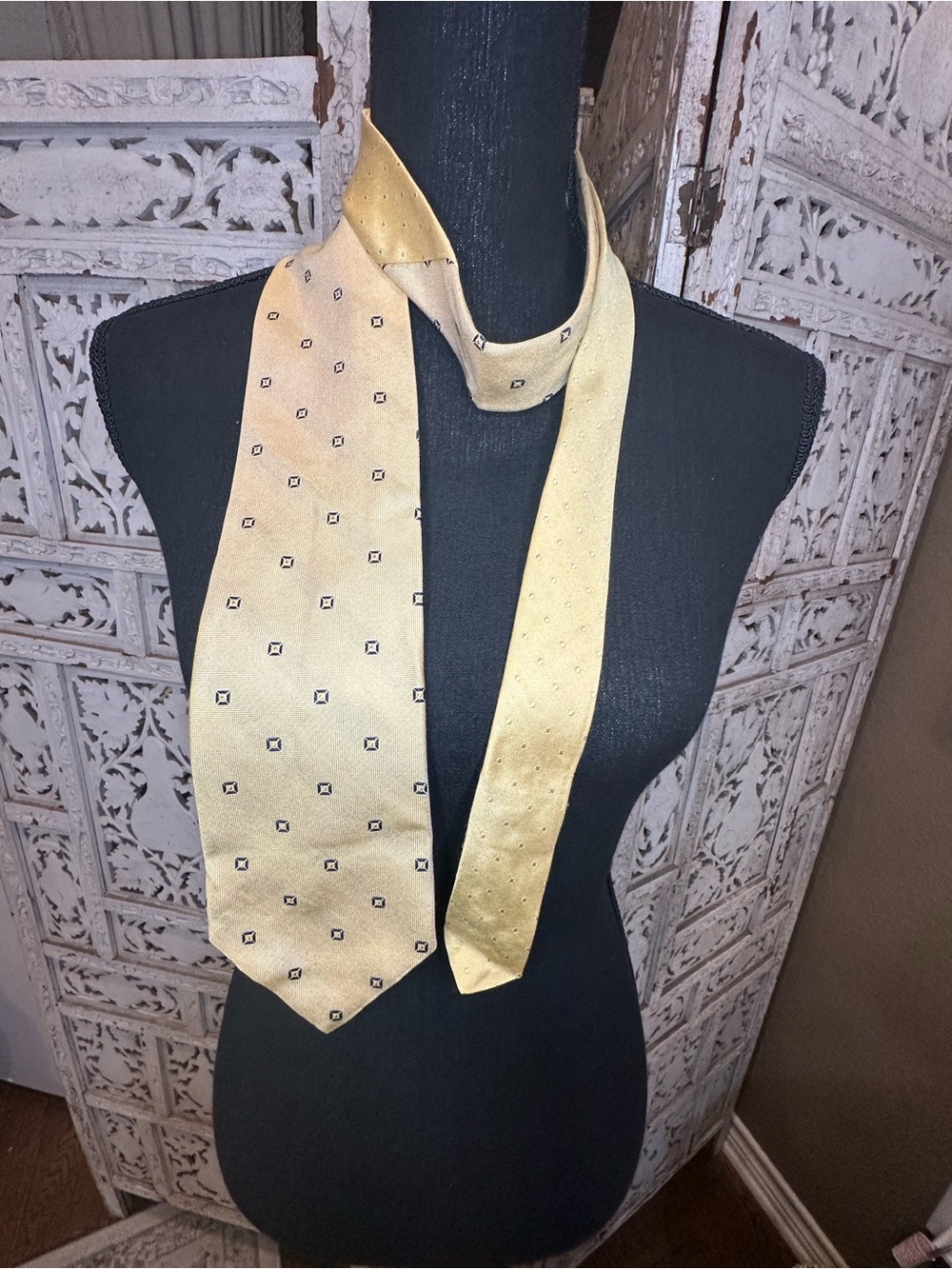 Vintage Tommy Hilfiger Yellow Silk Patterned Tie